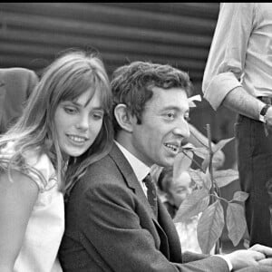Serge Gainbourg et Jane Birkin sur le tournage du film "Slogan" réalisé par Pierre Grimblat, en 1968 - Paris