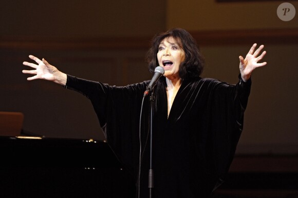 Juliette Gréco en concert à Hambourg le 21 octobre 2015.