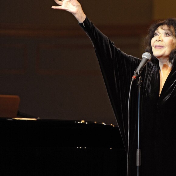 Juliette Gréco en concert à Hambourg le 21 octobre 2015.