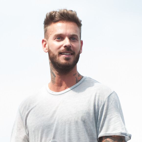 M. Pokora lors de la journée mondiale des oubliés des vacances de l'association du Secours populaire, au Champ-de-Mars à Paris, le 19 août 2015. 