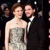 Rose Leslie et Kit Harington officialisent lors des Olivier Awards 2016 au The Royal Opera House, Londres, le 3 avril 2016.