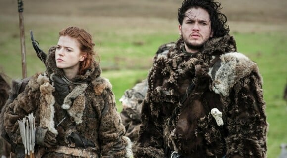 Jon Snow (Kit Harington) et Ygritte (Rose Leslie) dans la série Game of Thrones.