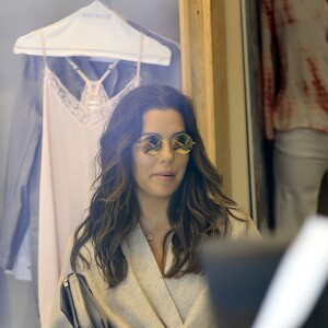 Eva Longoria fait du shopping à Madrid le 2 avril 2016.