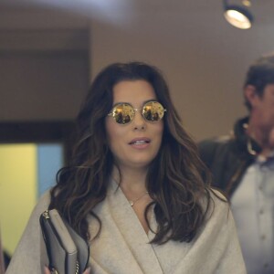 Eva Longoria fait du shopping à Madrid le 2 avril 2016.