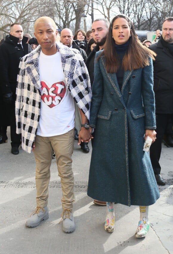 Pharrell Williams et sa femme Helen Lasichanh - Défilé "Chanel", collection automne-hiver 2016/2017, à Paris. Le 8 mars 2016.