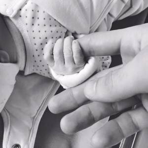 Nikola Karabatic a annoncé le 7 avril 2016 sur Facebook la naissance de son premier enfant avec Géraldine Pillet, Alek Karabatic. Photo issue du compte Facebook de Nikola Karabatic.