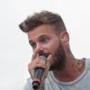 Matt Pokora, à la journée mondiale des oubliés des vacances de l'association du Secours populaire au Champ-de-Mars à Paris, le 19 août 2015.