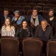 La troupe de huit comédiens pose avec le producteur Albert Cohen pour le spectacle Le Rouge et le Noir