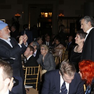 Exclusif - Bernard-Henri Lévy devant Ron Agam lors du 3e gala Algemeiner Jewish 100 au Gotham Hall à New York, le 28 mars 2016. BHL s'est vu décerner lors de cet événement le prix Warrior of Truth Award au regard de son combat contre l'antisémitisme.