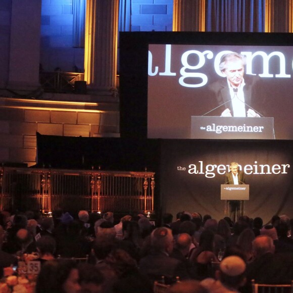 Exclusif - Bernard-Henri Lévy pendant son allocution lors du 3e gala Algemeiner Jewish 100 au Gotham Hall à New York, le 28 mars 2016. BHL s'est vu décerner lors de cet événement le prix Warrior of Truth Award au regard de son combat contre l'antisémitisme.