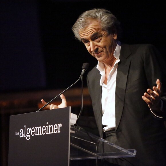 Exclusif - Bernard-Henri Lévy pendant son allocution lors du 3e gala Algemeiner Jewish 100 au Gotham Hall à New York, le 28 mars 2016. BHL s'est vu décerner lors de cet événement le prix Warrior of Truth Award au regard de son combat contre l'antisémitisme.