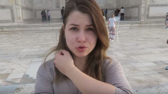 EnjoyPhoenix se dévoile au naturel, dans son Vlog du 12 avril 2016