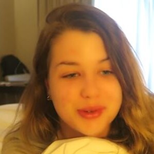 EnjoyPhoenix sans maquillage dans son Vlog du 12 avril 2016