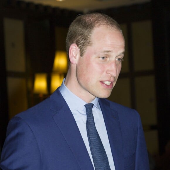 Le prince William semblait avoir pris un coup de chaud au cours de sa randonnée vers le monastère Taktshang le 15 avril 2016, affichant quelques rougeurs dans la soirée lors d'une réception en l'honneur des expatriés britanniques du Bhoutan et de personnalités locales à l'hôtel Taj Tashi à Thimphou. 