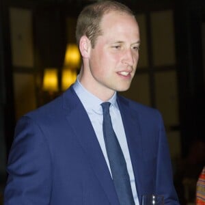 Le prince William semblait avoir pris un coup de chaud au cours de sa randonnée vers le monastère Taktshang le 15 avril 2016, affichant quelques rougeurs dans la soirée lors d'une réception en l'honneur des expatriés britanniques du Bhoutan et de personnalités locales à l'hôtel Taj Tashi à Thimphou. 