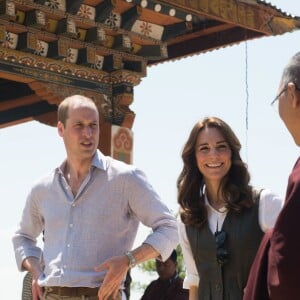 Kate Middleton et le prince William lors de leur trek vers la "tanière du tigre", le monastère bouddhiste Taktshang, le 15 avril 2016 au Bhoutan.