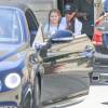 Exclusif - Victoria Beckham et sa fille Harper se détendent dans un salon d'esthétique à Beverly Hills le 5 avril 2016. Une fois le soin terminé, David passe les chercher avec la Bentley familiale.avec la