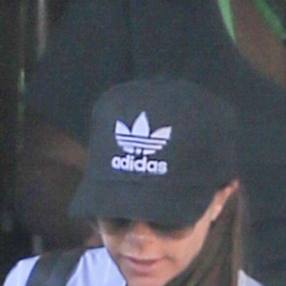 Exclusif - Victoria Beckham et sa fille Harper se détendent dans un salon d'esthétique à Beverly Hills le 5 avril 2016. Une fois le soin terminé, David passe les chercher avec la Bentley familiale.
