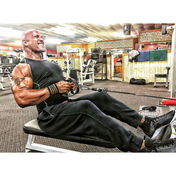 Dwayne Johnson s'entraîne à la salle de sport dès quatre heures du matin. Photo publiée sur Instagram, le 13 avril 2016.