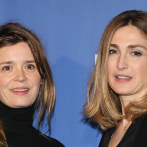 Caroline Proust et Julie Gayet à la cérémonie d'ouverture de la 7e édition du festival "Séries Mania" au Grand Rex à Paris le 15 avril 2016 © CVS / Bestimage