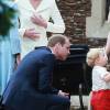 Le prince George de Cambridge avec son arrière-grand-mère la reine Elizabeth II lors du baptême de sa petite soeur la princesse Charlotte le 5 juillet 2015 à Sandringham.