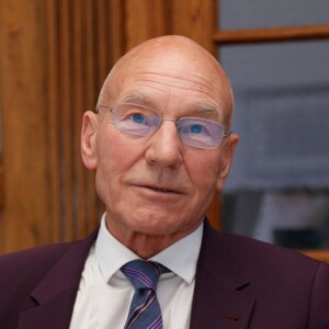 Patrick Stewart, en conférence de presse pour la série "Blunt Talk" le 29 avril 2015 au bureau du Hollywood Foreign Press Association, à Beverly Hills.