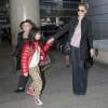 Après son 75e concert, Johnny Hallyday arrive en famille avec sa femme Laeticia et ses filles Jade et Joy à l'aéroport de Los Angeles en provenance de Paris le 29 mars 2016.