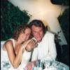 Johnny Hallyday et sa femme Laeticia Hallyday lors d'une soirée dans la villa d'Eddie Barclay en 1995 à Saint-Tropez