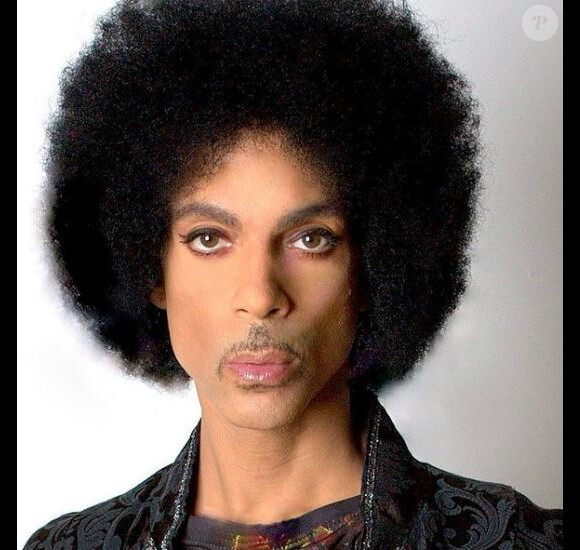 Photo de Prince sur son passeport, postée sur son compte Twitter.