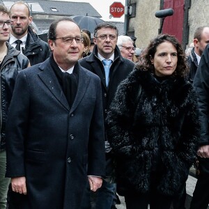 François Hollande et Mazarine Pingeot à l'occasion du 20ème anniversaire de la mort de François Mitterrand au cimetière de Jarnac le 8 janvier 2016