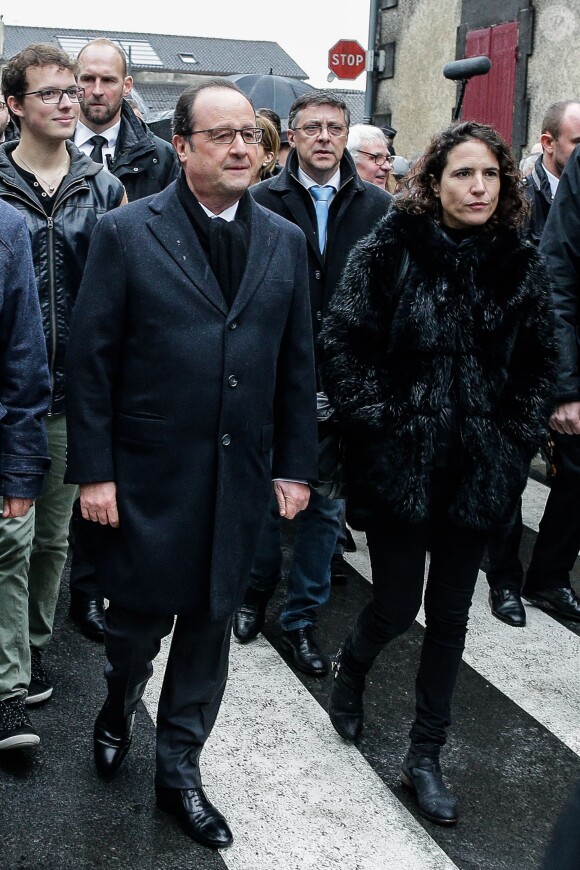 François Hollande et Mazarine Pingeot à l'occasion du 20ème anniversaire de la mort de François Mitterrand au cimetière de Jarnac le 8 janvier 2016