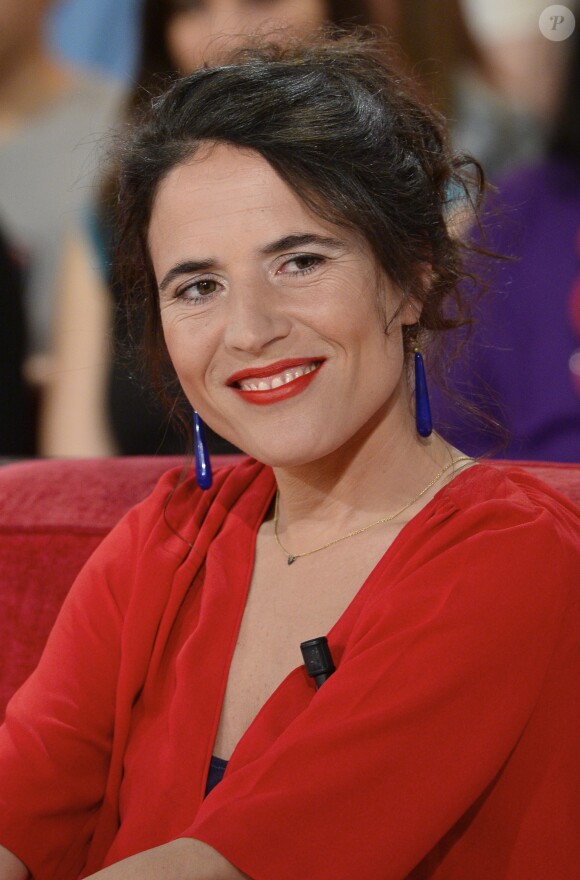 Mazarine Pingeot à l'enregistrement de l'émission "Vivement Dimanche" à Paris le 30 avril 2014