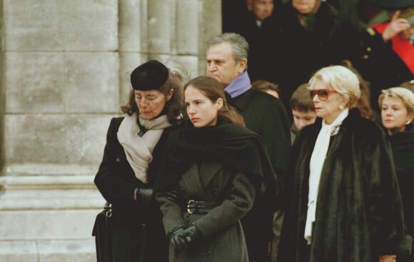 Anne et Mazarine Pingeot aux funérailles de François Mitterrand le 11 janvier 1991 à Jarnac