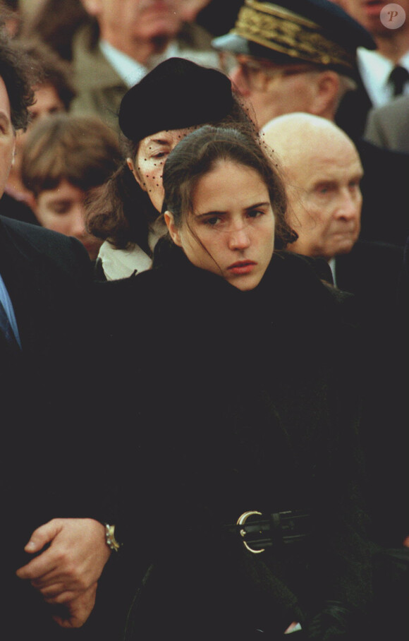 Mazarine Pingeot aux funérailles de François Mitterrand le 11 janvier 1991 à Jarnac
