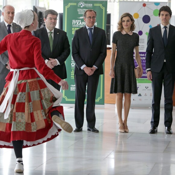 La reine Letizia d'Espagne arrive à une Conférence éducative internationale sur les maladies rares à Bilbao le 21 avril 2016