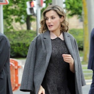 La reine Letizia d'Espagne arrive à une Conférence éducative internationale sur les maladies rares à Bilbao le 21 avril 2016