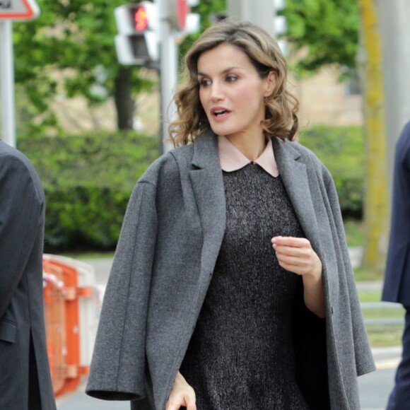 La reine Letizia d'Espagne arrive à une Conférence éducative internationale sur les maladies rares à Bilbao le 21 avril 2016