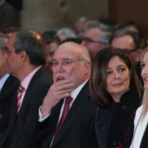 Letizia d'Espagne, habillée d'un haut Felipe Varela et d'un pantalon Hugo Boss, remettait les prix de littérature jeunesse El Barco de Vapor et Gran Angular à Madrid le 19 avril 2016