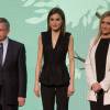 Letizia d'Espagne, habillée d'un haut Felipe Varela et d'un pantalon Hugo Boss, remettait les prix de littérature jeunesse El Barco de Vapor et Gran Angular à Madrid le 19 avril 2016