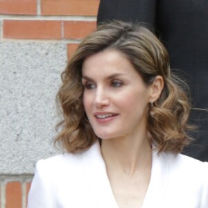 Le roi Felipe et la reine Letizia d'Espagne participaient à la réunion de la commission à l'occasion des 400 ans de la mort de Cervantes au palais de la Zarzuela à Madrid, le 14 avril 2016.