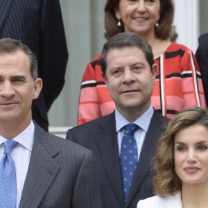 Le roi Felipe et la reine Letizia d'Espagne participaient à la réunion de la commission à l'occasion des 400 ans de la mort de Cervantes au palais de la Zarzuela à Madrid, le 14 avril 2016.