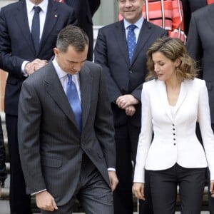 Le roi Felipe et la reine Letizia d'Espagne participaient à la réunion de la commission à l'occasion des 400 ans de la mort de Cervantes au palais de la Zarzuela à Madrid, le 14 avril 2016.