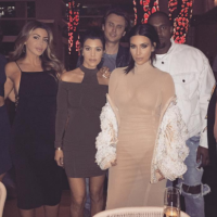 Kourtney et Kim Kardashian sexy à Miami et mamans adorables avec leurs enfants