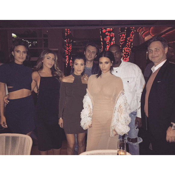 Kourtney, Kim Kardashian et Kanye West au restaurant Komodo Miami. Photo publiée le 22 avril 2016.