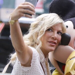 Tori Spelling à New York le 10 mars 2016