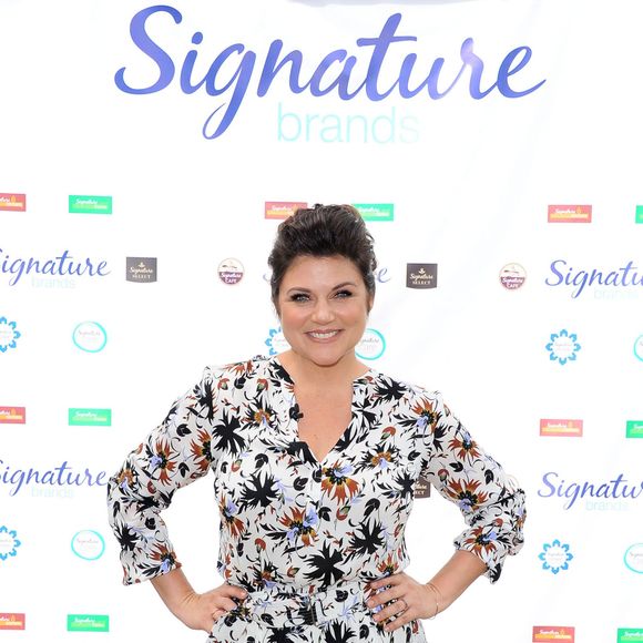 L'actrice Tiffani Thiessen s'est associée à Albertsons Companies pour le label Signature. Le 6 avril 2016