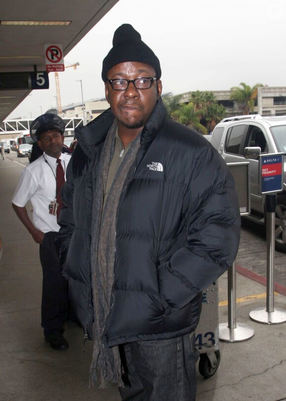 Exclusif - Le chanteur Bobby Brown arrive a l'aeroport LAX de Los Angeles pour prendre un avion. Le 29 novembre 2012