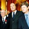 Archives - Thierry Roland et jean-Michel Larqué promus Chevaliers de la Légion d'Honneur par Jacques Chirac en 2000.