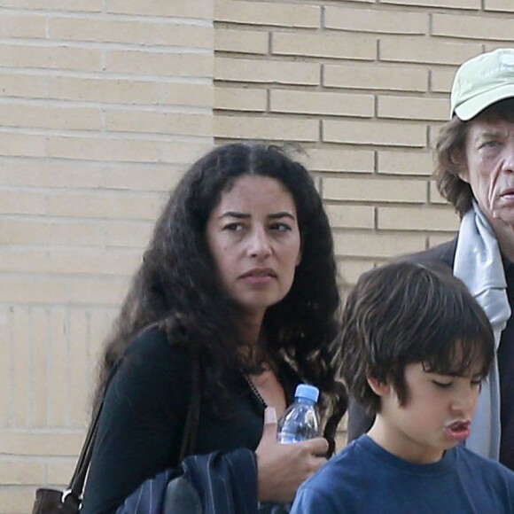 Exclusif - Mick Jagger est allé faire du shopping avec sa fille Karis, née de la liaison avec Marsha A. Hunt, et ses petits enfants chez Barneys New York à Beverly Hills. Le 17 mai 2015