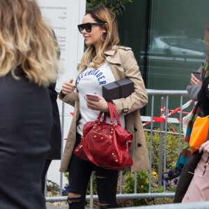 Nabilla Benattia à la sortie des studios de Canal + à Paris, le 28 avril 2016.